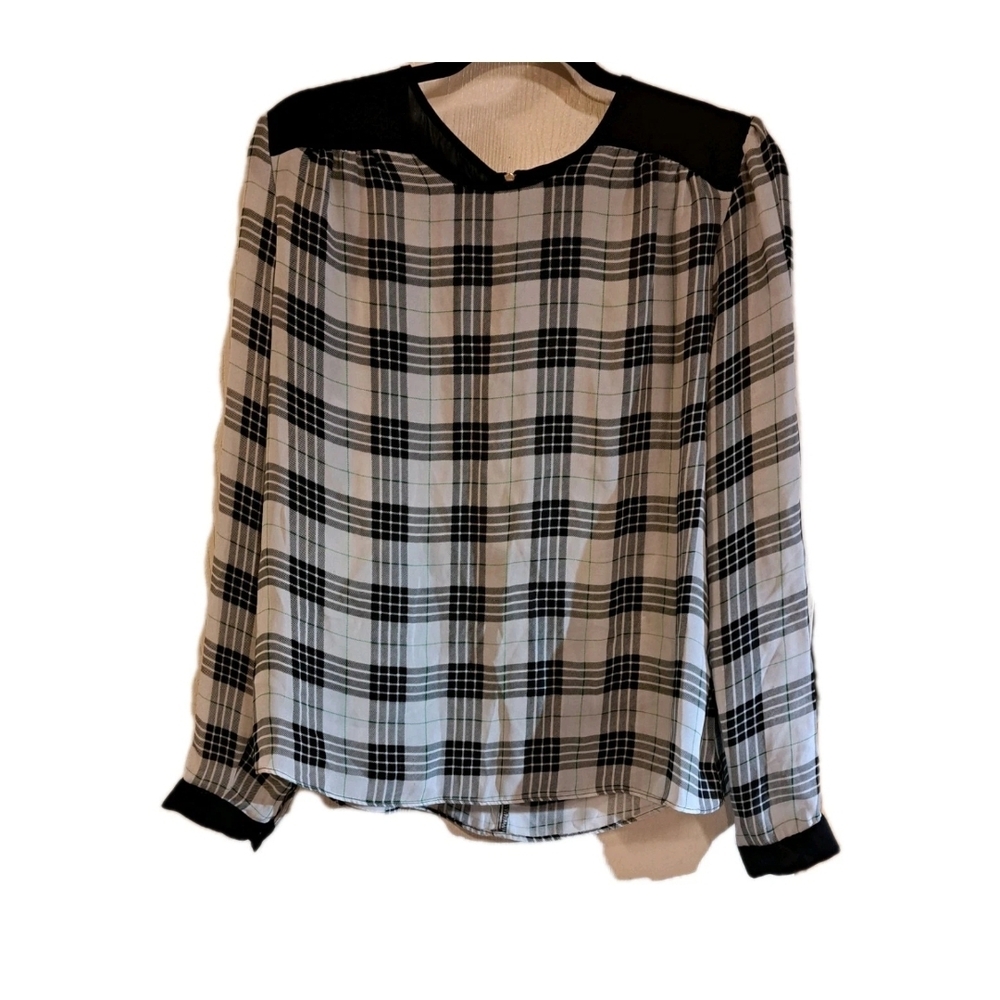 Worthington Black and White Plaid Blouse Women's With Black Sleeve Cuffs. Size M